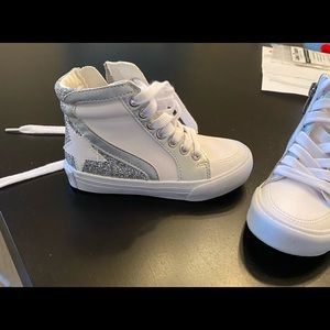 Amiana brand new sneakers.